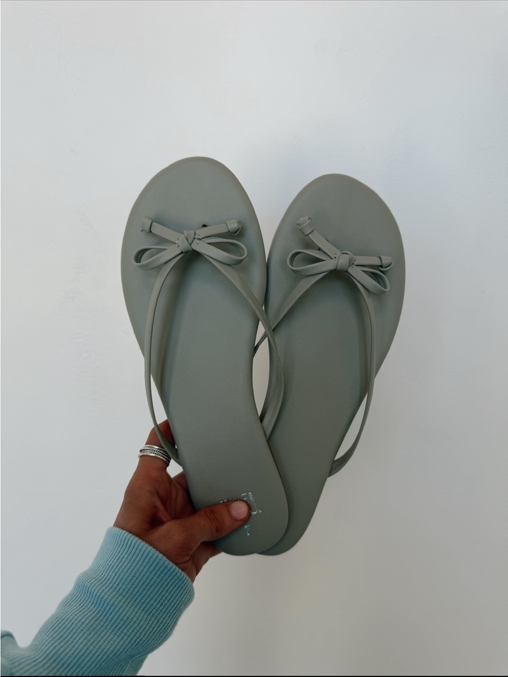 Bow flip flop